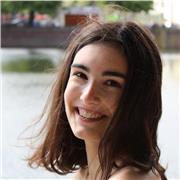 Etudiante deuxième année en biologie biochimie et biotechnologie avec des facilitées en langues et en biologie et en sciences